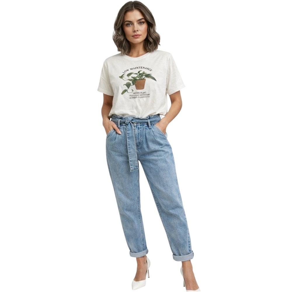 White Minimalist Graphic Tee - Picture 2 of 12